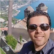 Insegnante ed istruttore di guida abilitato, impartisce sia lezioni teoriche, che anche lezioni pratiche di guida